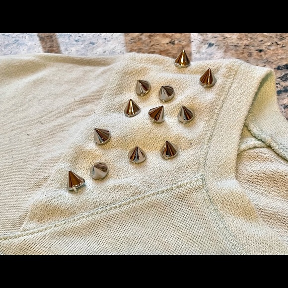 NOLLIE WOMENS SWEATSHIRT MINT GREEN SPIKED SHOULDER ACCENT CUFFS M LIGHTWEIGHT - Picture 4 of 12